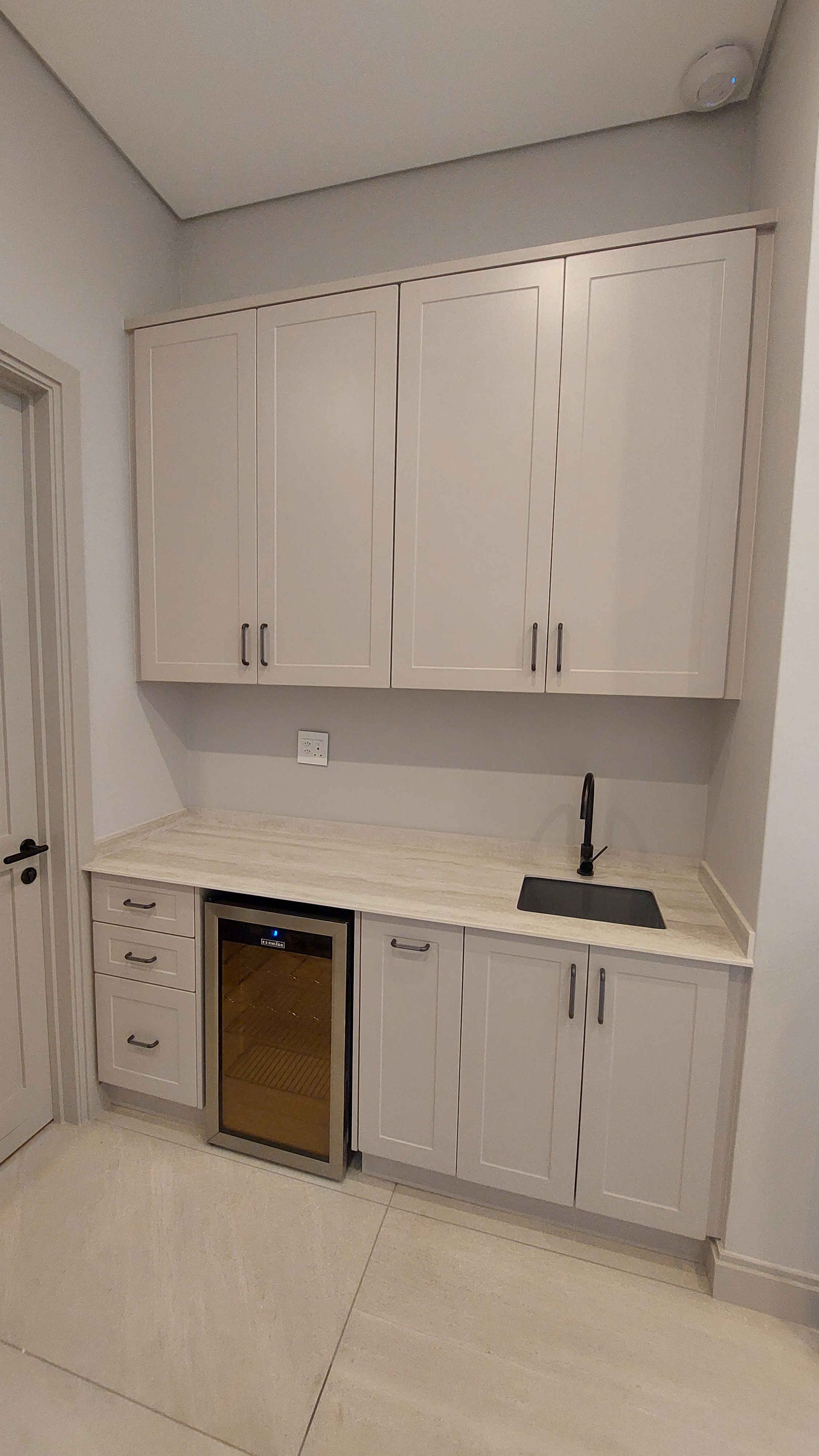 Modern kitchen installation